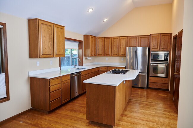 Kitchen - 14008 NE 27th St
