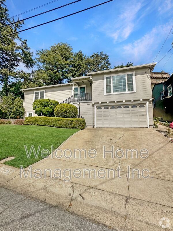 Building Photo - 1228 Sandelin Ave