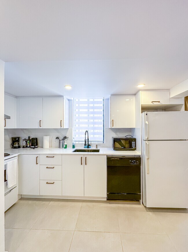 Building Photo - 461 Rue Rachel