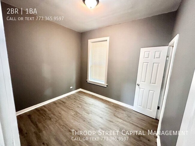 Building Photo - Spacious 2Bed 1Bath
