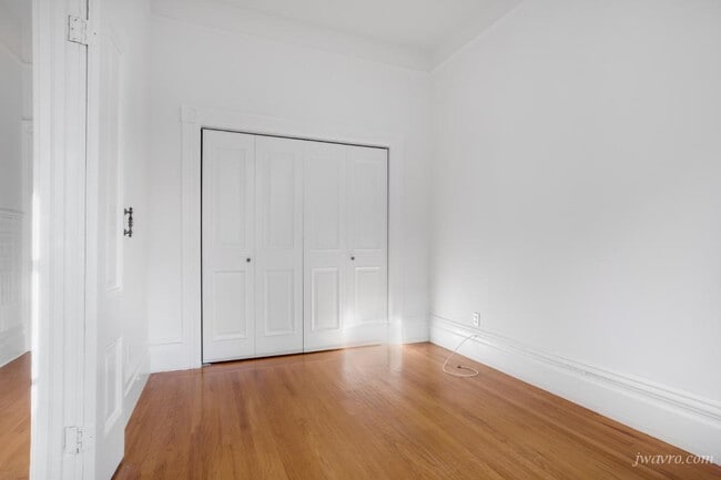 Building Photo - 372 27th St