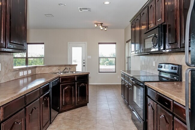 Building Photo - 1082 Carpenter Ct