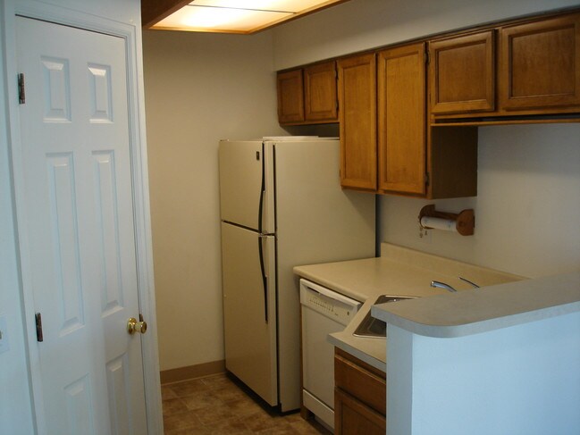 Kitchen - 4862 E Kentucky Ave