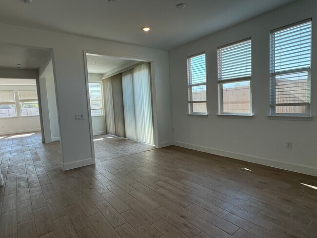 Foto del edificio - Avail by June 25th. Solar home in 55+ gated community at Heritage Placer Vineyards
