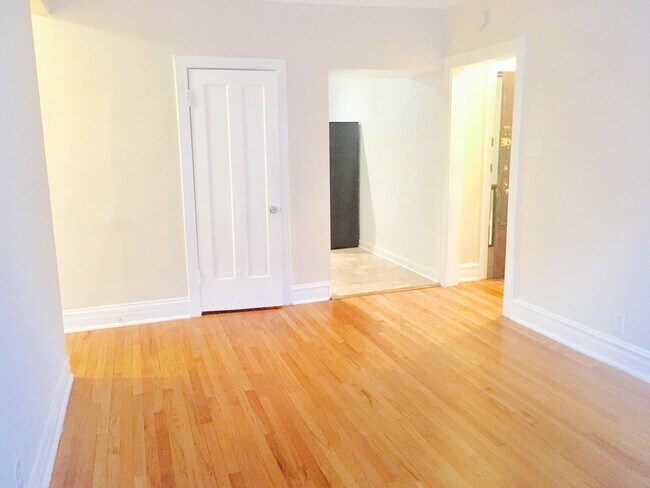Foto del edificio - 4817 N Springfield Ave