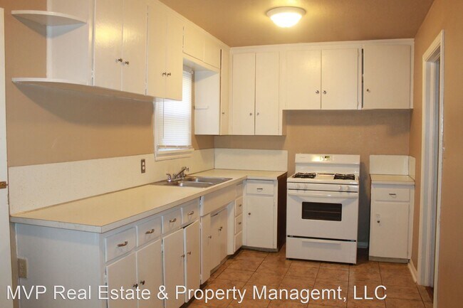 Building Photo - 3 br, 1.5 bath House - 401 E Wilson Dr