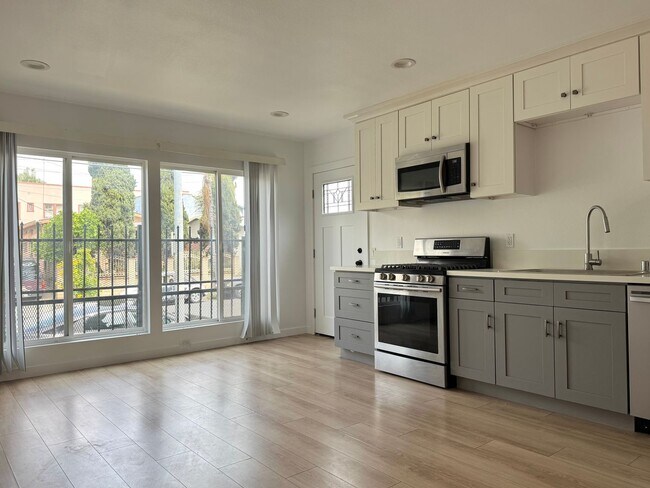 Foto del edificio - 1538 W 30th St