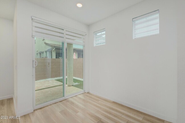 Foto del edificio - 2761 S. Comanche Dr.