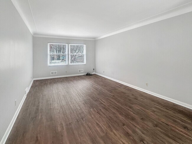 Building Photo - 30 Ridgewood St