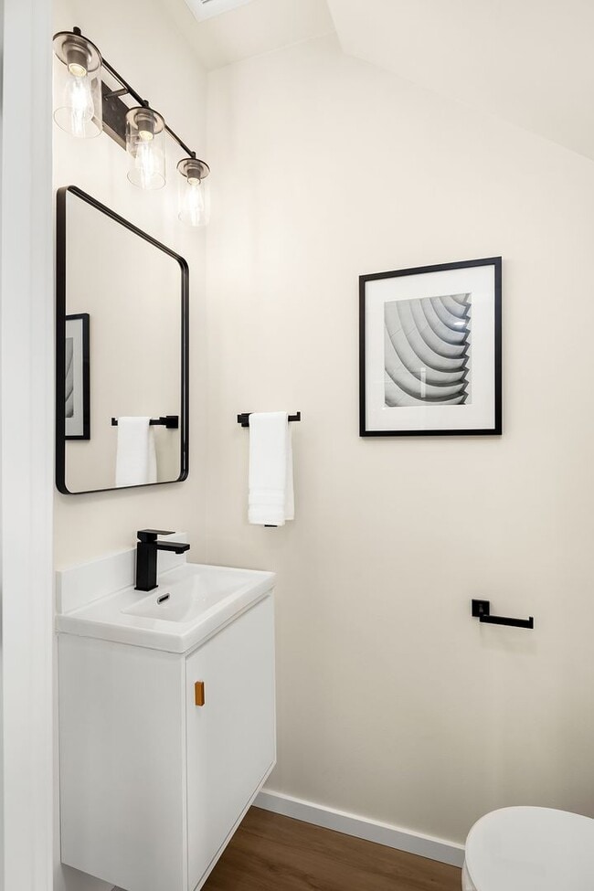 Building Photo - New Ballard Townhome