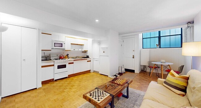 Building Photo - 39 Melrose St