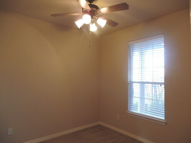 Foto del edificio - 7213 Middleburg Dr