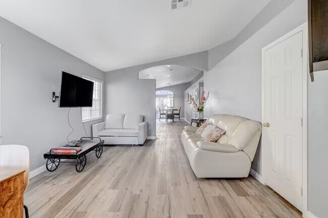 Building Photo - Cimarron Meadows