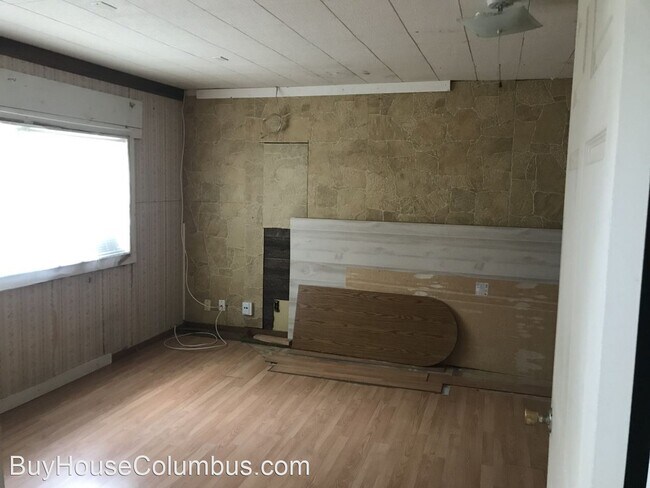 Building Photo - 3 br, 1 bath House - 1631 Dewberry Rd.