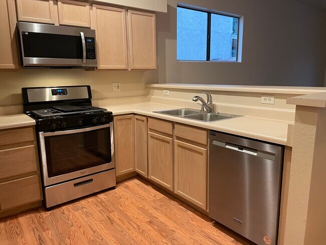 Building Photo - 10032 E Paseo San Ardo