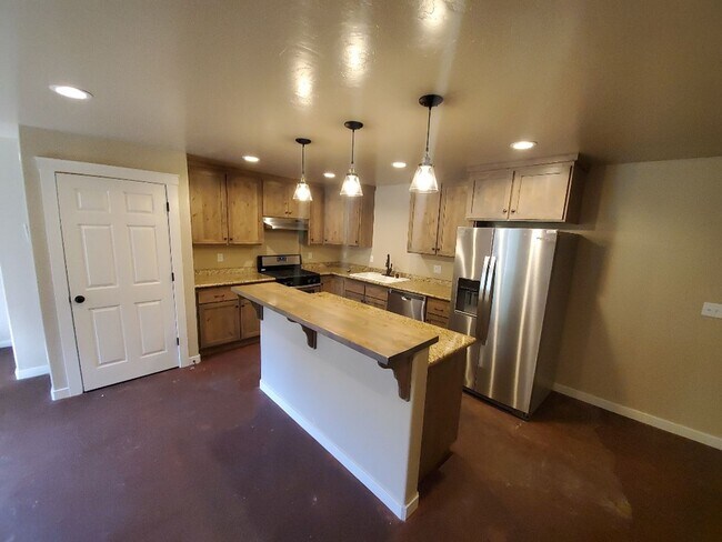 Foto del edificio - 6326-6328 Lee Ann [PRM: Andrew] (2)