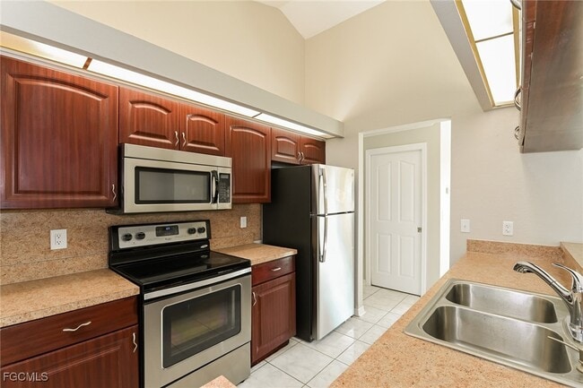 Building Photo - 1045 Albany Ave