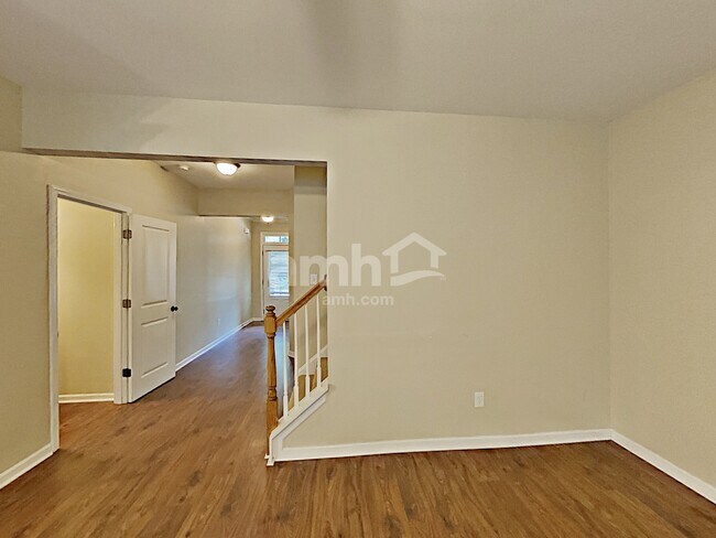 Building Photo - 243 Ascott Ln