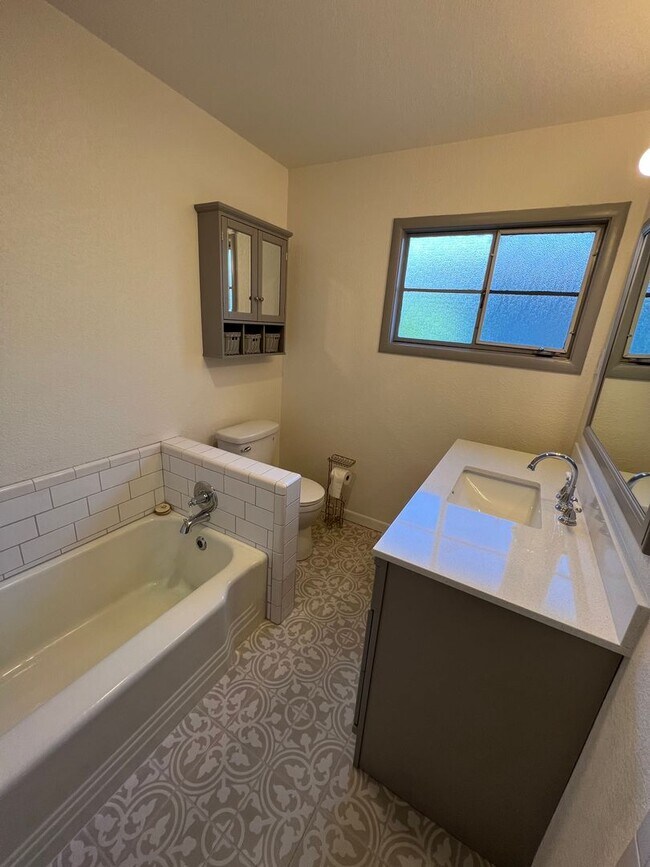 Building Photo - 5309 Camellia Ave - LOVELY HOME IN RIVER P...