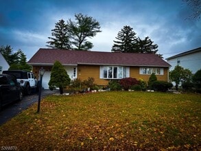 Building Photo - 617 Sycamore St