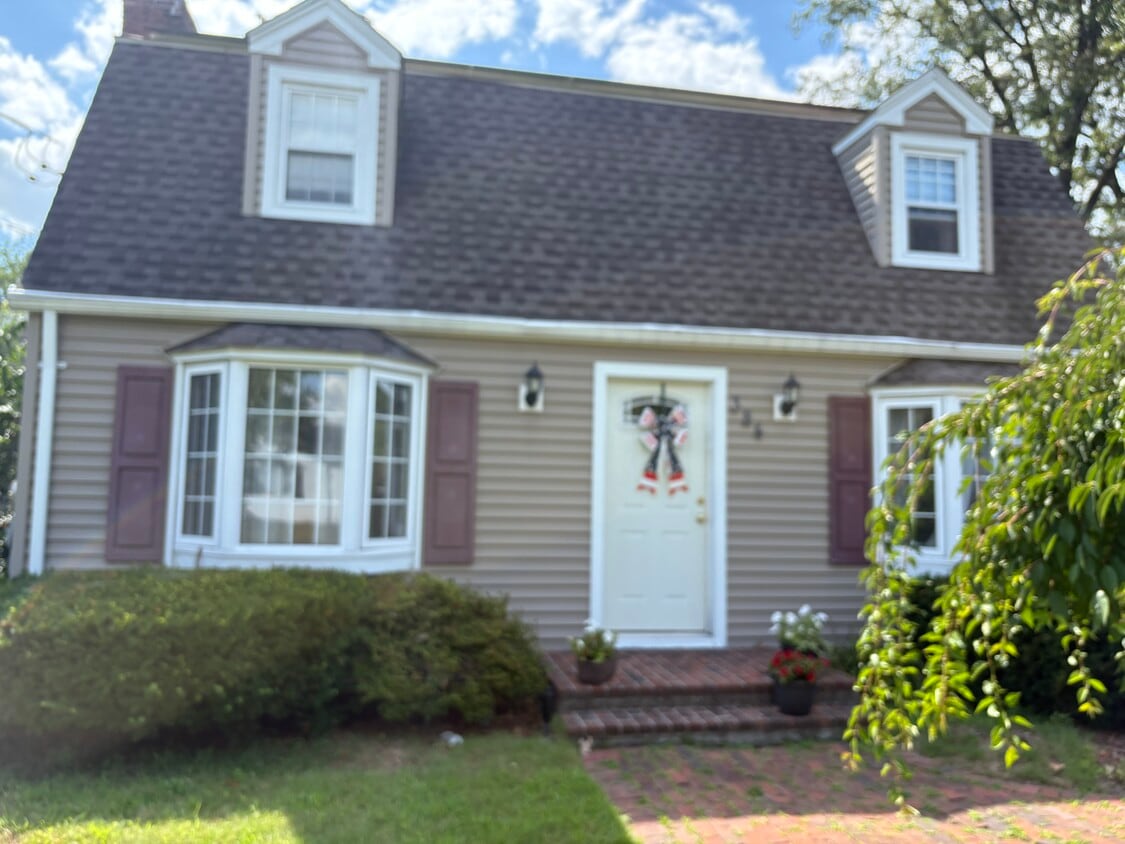single family home, quiet corner lot - 384 Abbott St