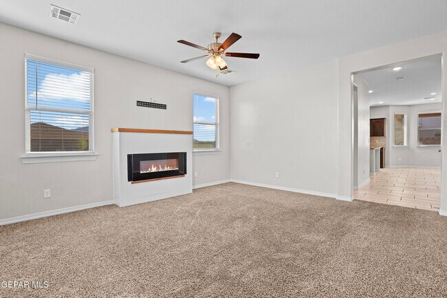 Foto del edificio - 585 Issa Circle