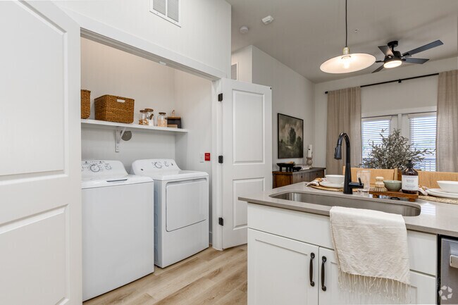 1BR, 1BA - 685SF - Laundry - The Dalton