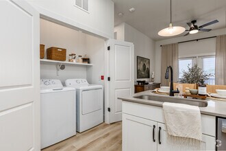 1BR, 1BA - 685SF - Laundry - The Dalton