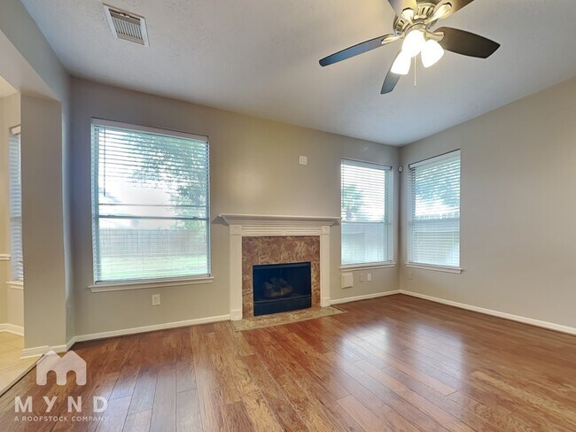 Foto del edificio - 3707 Lauderwood Ln
