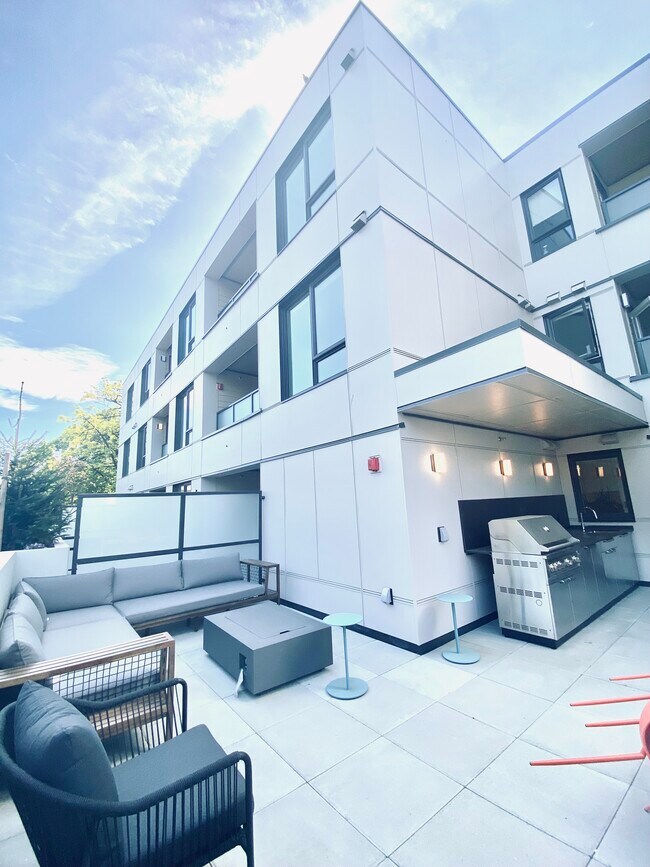 Photo du bâtiment - 1717 13th Av E
