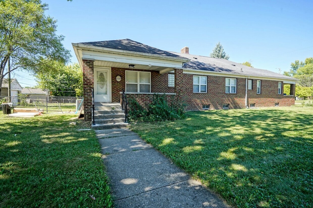 Primary Photo - 5159 E 16th St