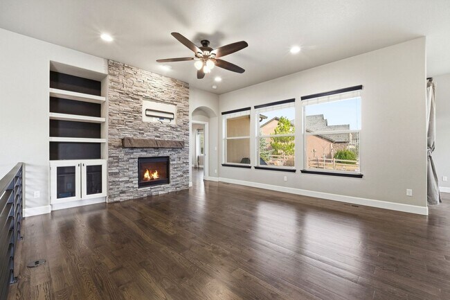 Foto del edificio - Stunning 5-Bedroom Rancher in Flying Horse!!