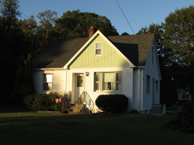 Building Photo - 1540-1542 N Main St