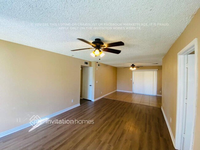 Foto del edificio - 4712 E Carson Rd