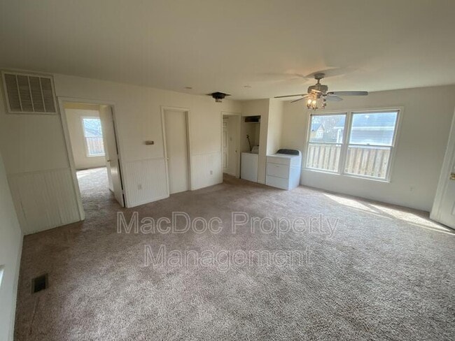 Building Photo - 227 Bend Farm Rd