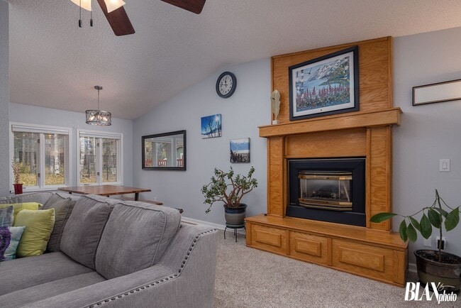 Building Photo - Beautiful modern home in an awesome neighb...