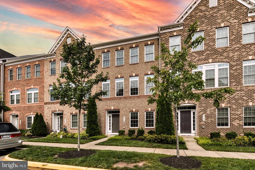 Foto principal - 3160 Yeager Dr