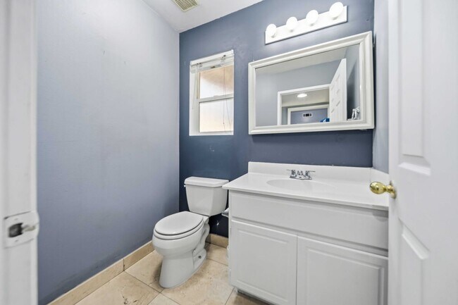 Foto del edificio - 5642 Lighthouse Ln