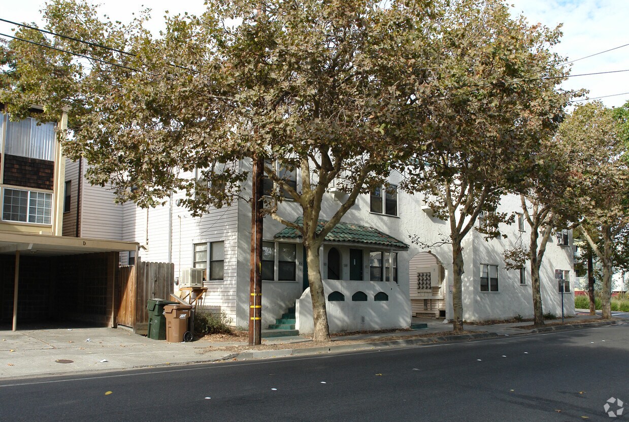 Building Photo - 342 Green St