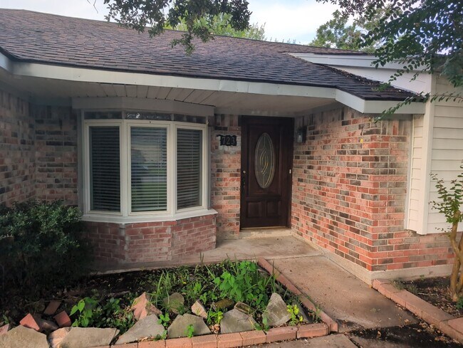 Foto del edificio - 723 Martin Ln