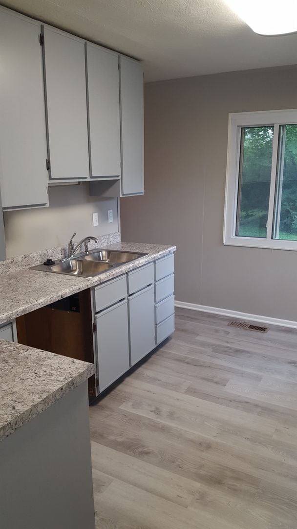 Foto del edificio - Charming 3 Bedroom Single-Family Home with Private Yard