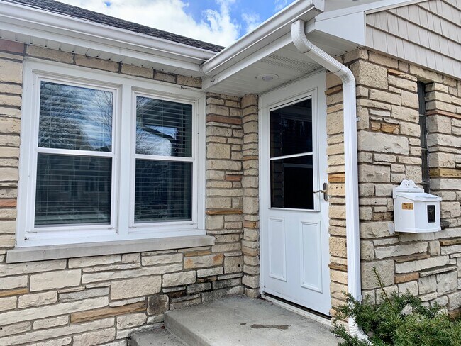 Building Photo - 4500 Beard Ave S