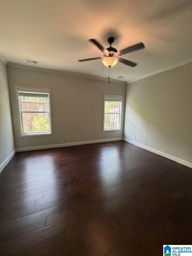 Foto del edificio - 4215 Lennox Dr