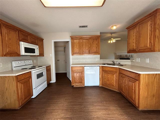 Foto del edificio - 7917 Rattlers Ct