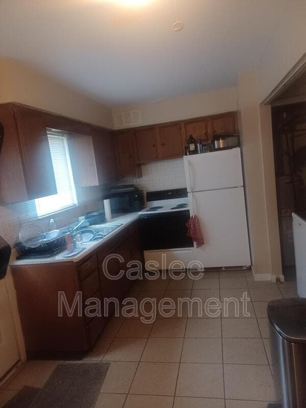 Building Photo - 471 Brentwood Dr