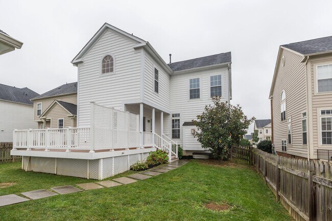 Building Photo - 2705 Mae Wade Ave