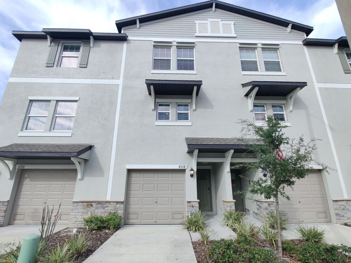 Primary Photo - 4728 Pickering Harbor Pl, Tampa, FL 33619