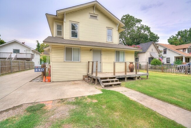 Building Photo - 440 Elm Ave