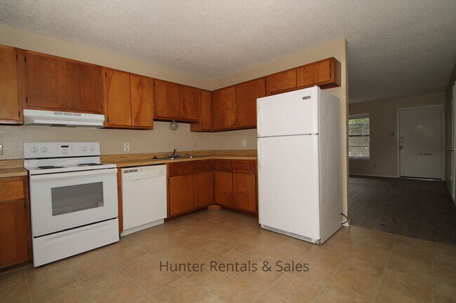 Foto del edificio - 1604 Cedarhill Dr