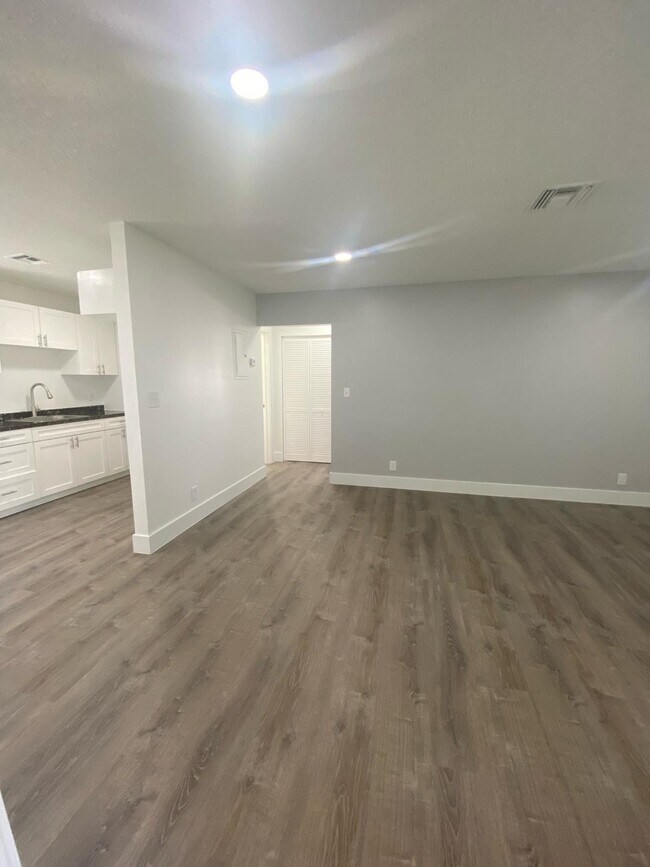 Foto del edificio - La Siesta Apartments I LLC